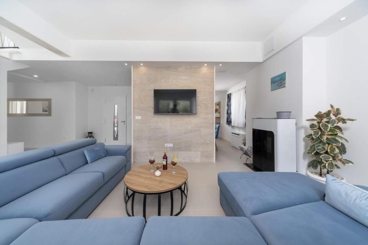 Villa Hileja Marina Εξωτερικό φωτογραφία